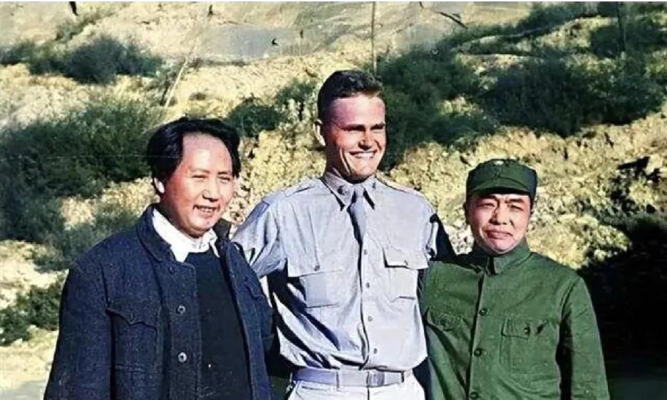 这张照片够这位美国人吹一辈子的了，不对，或许够他们家族吹几辈子的，你觉得呢？难怪