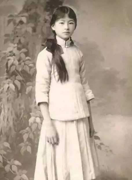 林徽因为何女性缘差？母亲的负面情绪，影响了才女一生。
 
林徽因，民国数一数二的