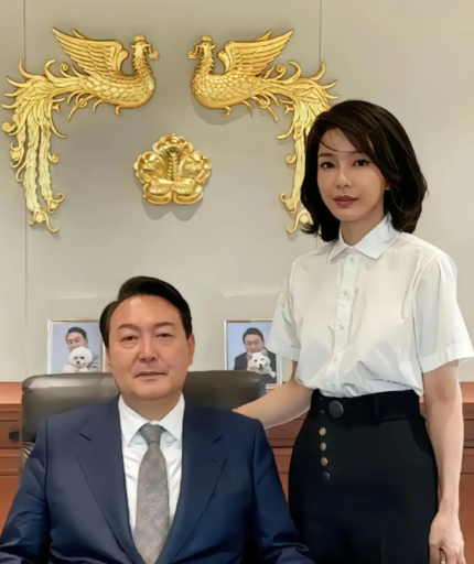 7月21日，韩国国民大学突然宣布撤销了前总统尹锡悦妻子金建希的博士学位