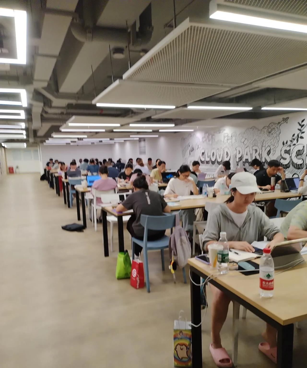 国之栋梁，气宇回肠，满腹经纶气自华，书中自有黄金屋。
