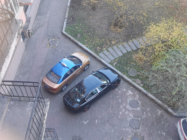 给即将买新车的兄弟们一个忠告
不是黑色车，别贴车衣
脚垫别整360的 ，别整