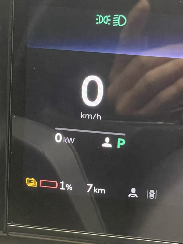 剩余百分之一电量安全抵达换电站
原本有一些富裕的，结果快到换电站的时候，电池都被