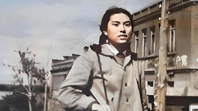 她写下遗书，拿着装满子弹的枪，冲进医院，推开房门，喊：去死吧