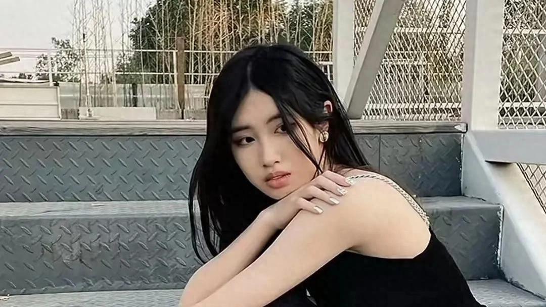 冯小刚夫妇美国为养女庆生！19岁的徐朵越来越惊艳，徐帆眼袋明显