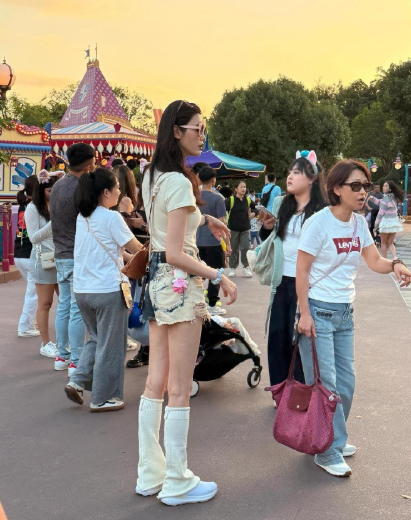 奚梦瑶好高而且从来不低头驼背，能嫁入豪门不是没有理由的 ​​​