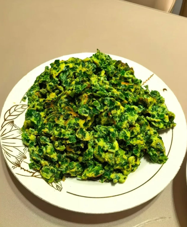 在外吃饭，菜上齐首先不是拍照，而是先打包一份。今天和闺蜜出去吃饭出去吃饭，菜上齐