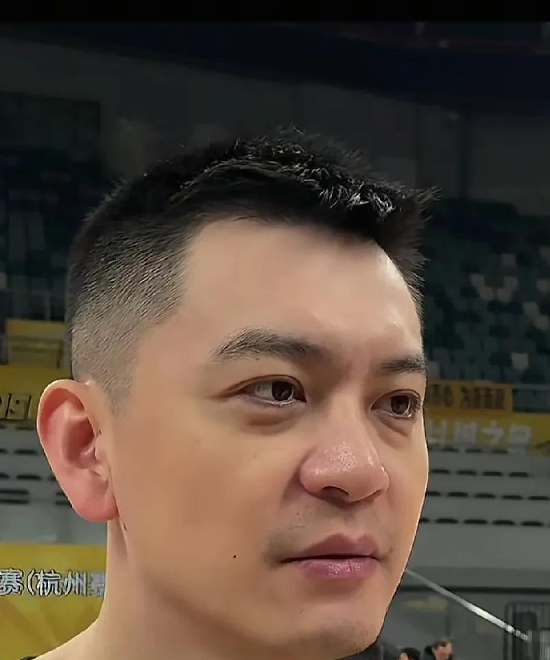 所有球队面对广厦必须要解决这个问题！
看了很多场广厦的比赛，广厦的进攻不说了得分