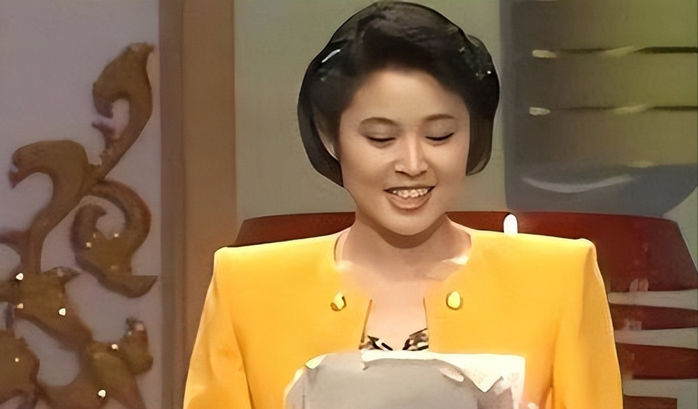 倪萍春晚史诗级救场











1991年春晚直播现场，倪萍拿着信封走