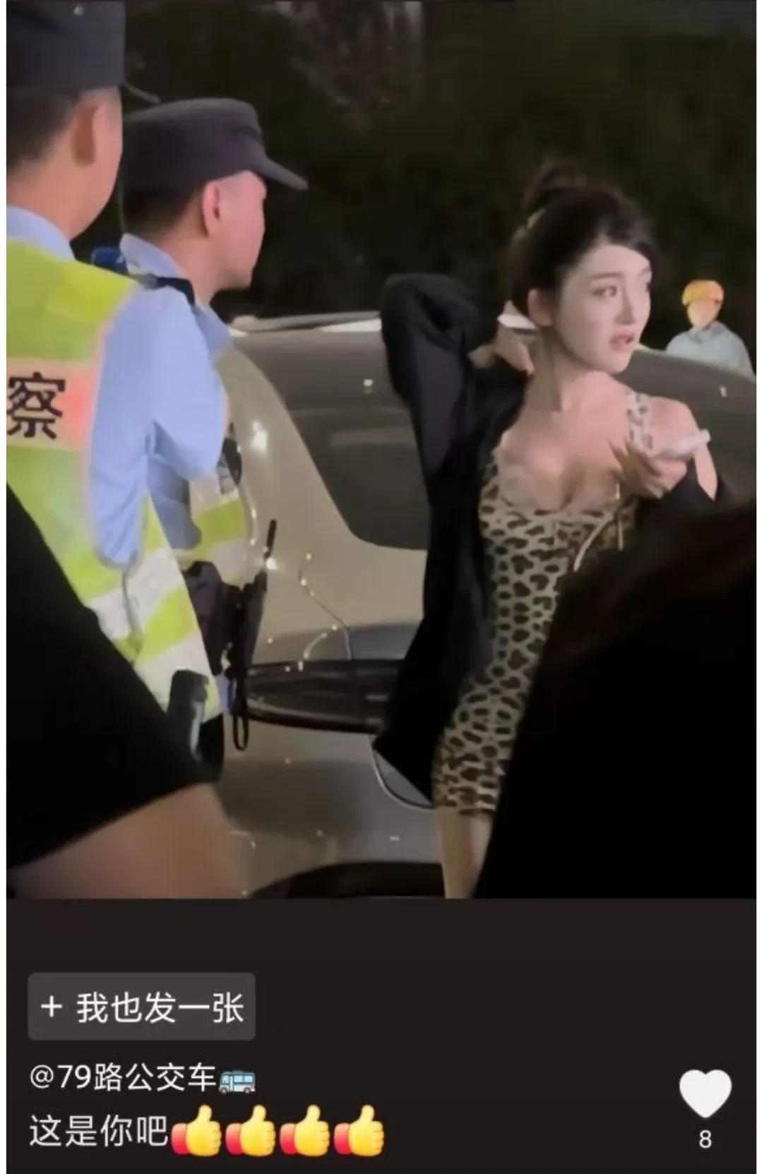郑州街头惊现车祸文案大师，一女子驾驶小米SU7撞车后，第一时间不是检查伤者，也不