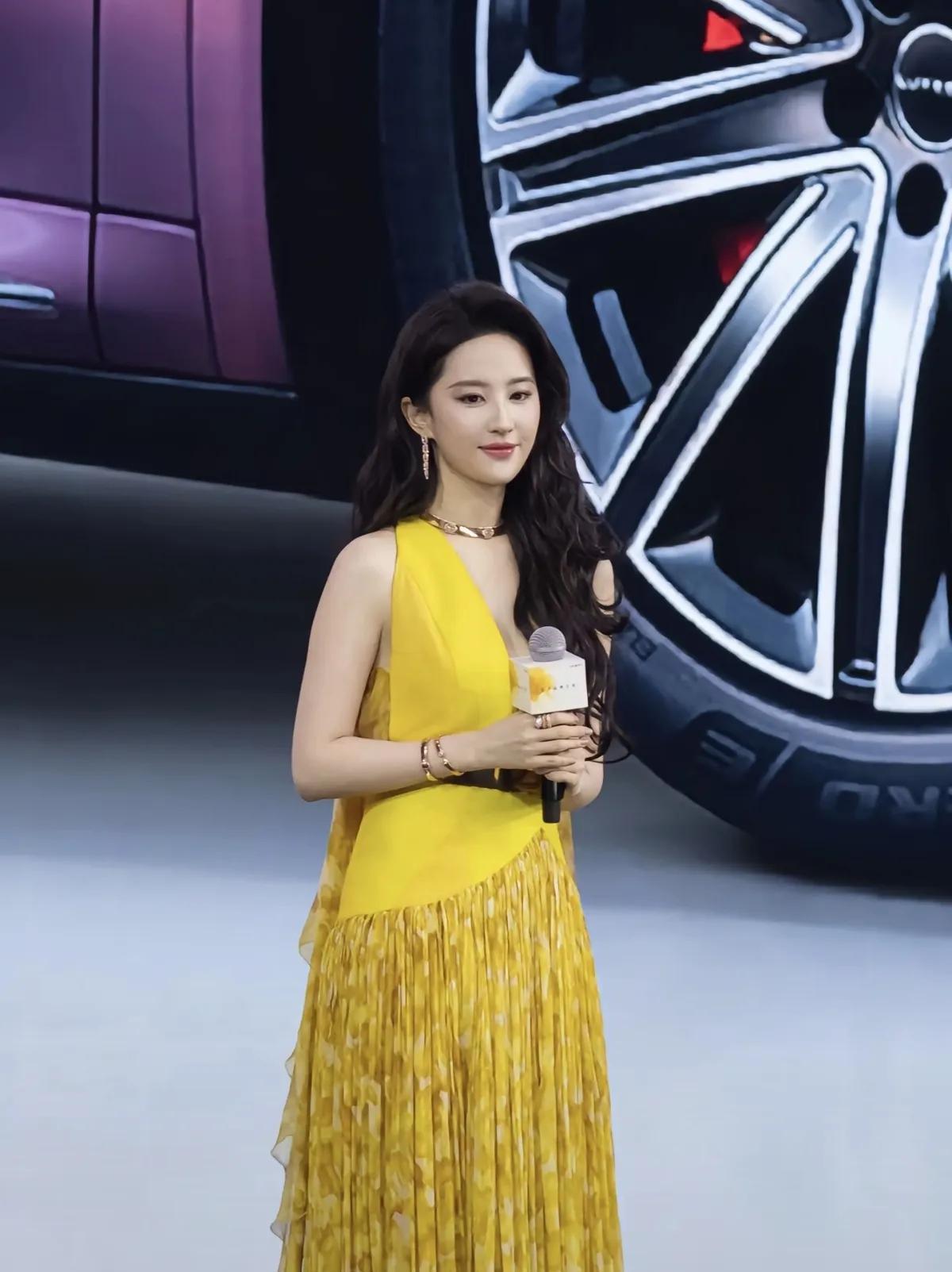 中国第一美女称号实至名归，不愧是“神仙姐姐”[可爱]刘亦菲太美了，我已经不知道用