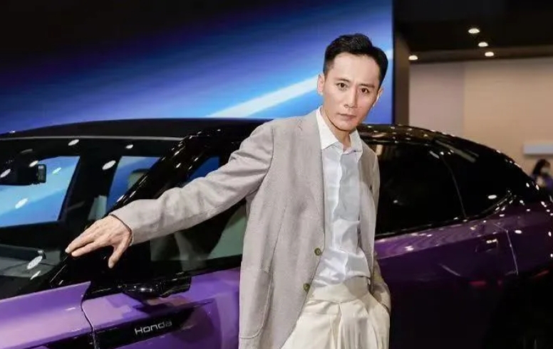 刘烨有点过分了，
这也能生气？
如果是我，我可能也是直接骂回去的！

最近刘烨发