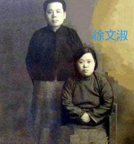 1913年，张恨水不情不愿地去看母亲为他选的新娘，结果看到新娘漂亮文静，张恨水很