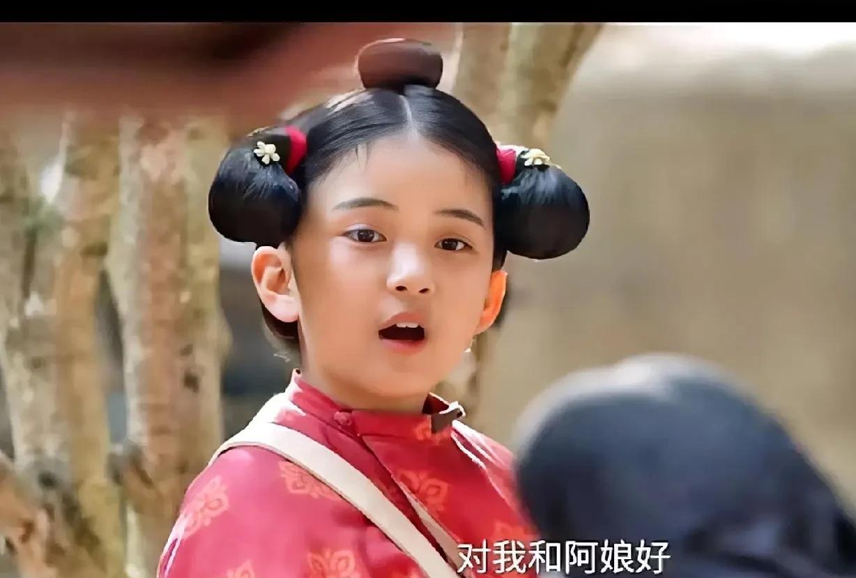 《长安的荔枝》：桂花树还没开，袖就见到了自己的阿爷李善德（雷佳音）。
和李善德一
