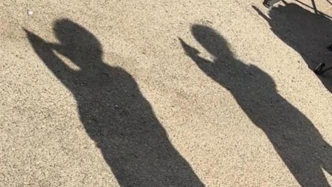 辣妈赵丽颖片场带娃，儿子竟成小太阳？母子默契爆棚，超人妈妈如何兼顾事业与家庭？