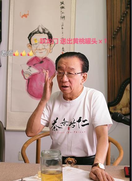 侯耀华晚上终于又开了直播说事，但是一个小时的直播，一句杨议都没提。
今晚侯耀华7