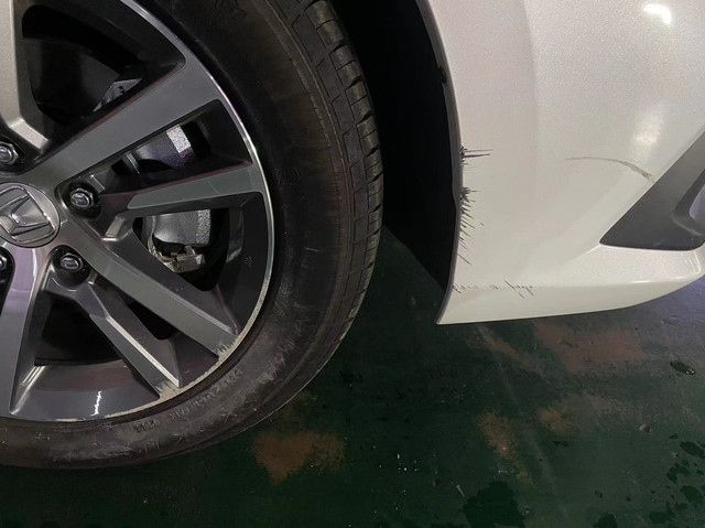 十一代思域轮毂修复
4儿子店修 ？还是外面修？大哥多少钱