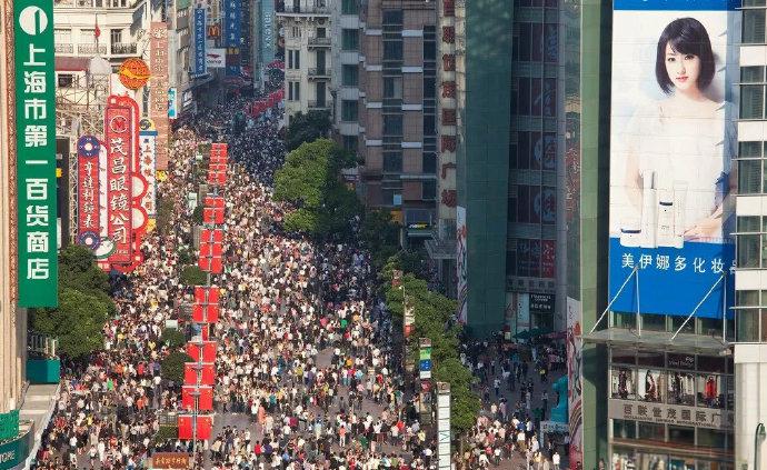 地点，不难断定。
你要是能断出年代来，还给出根据，那恭喜你，人才。