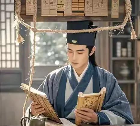 宋朝时有个士兵犯了法，按律当死，皇帝怜悯他，改判为打屁股二十棍再发配边疆。

