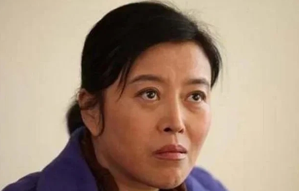 丁嘉丽准备生产时，给丈夫打了电话：“我要生了，你快回来吧！”没想到，丈夫却狠心地