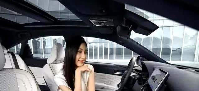 有30年修车经验的老师傅说

三年不换车——买国产

六年不换车——买德