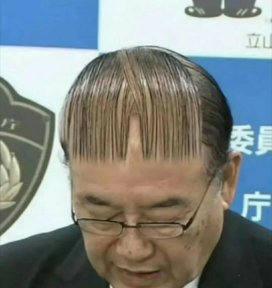 秃顶者的执念[笑哭]。原来动画片也是来源于生活，一直以为动画片就是夸张，就是为了