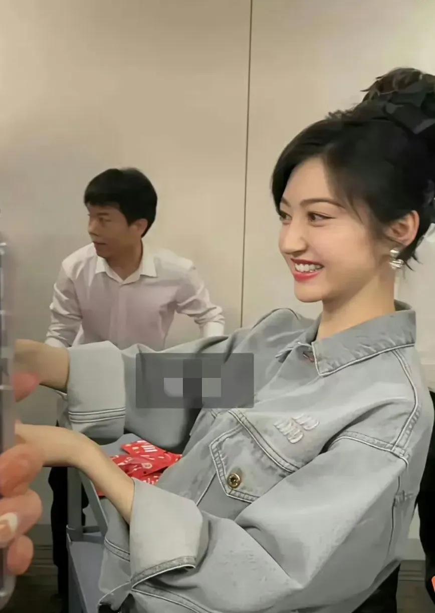 景甜什么事情啊！这么开心