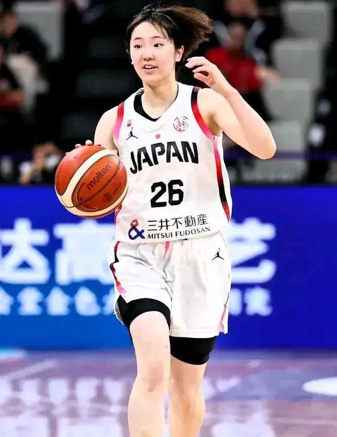 中国女篮，输在了19岁和19次奔波上
一夜没看完的弹幕：韩旭不打，全队全懵
19