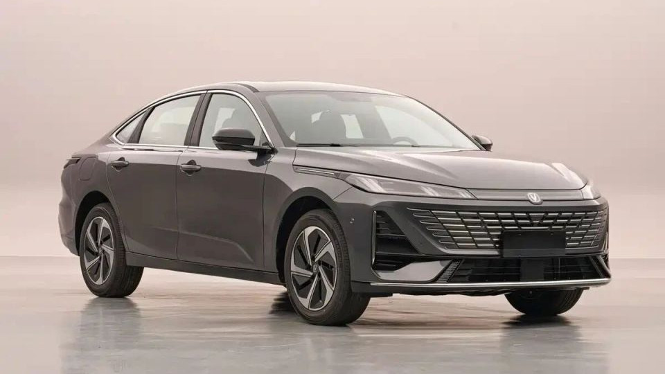 新款长安逸动，提供插混版和混动版