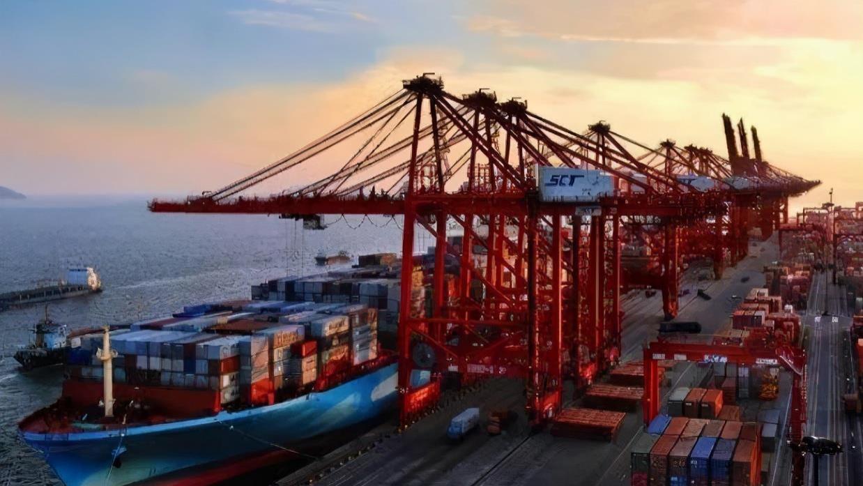 特朗普摊牌，要拿27国开刀，莫迪接到求助，欧盟拿印度当救命稻草