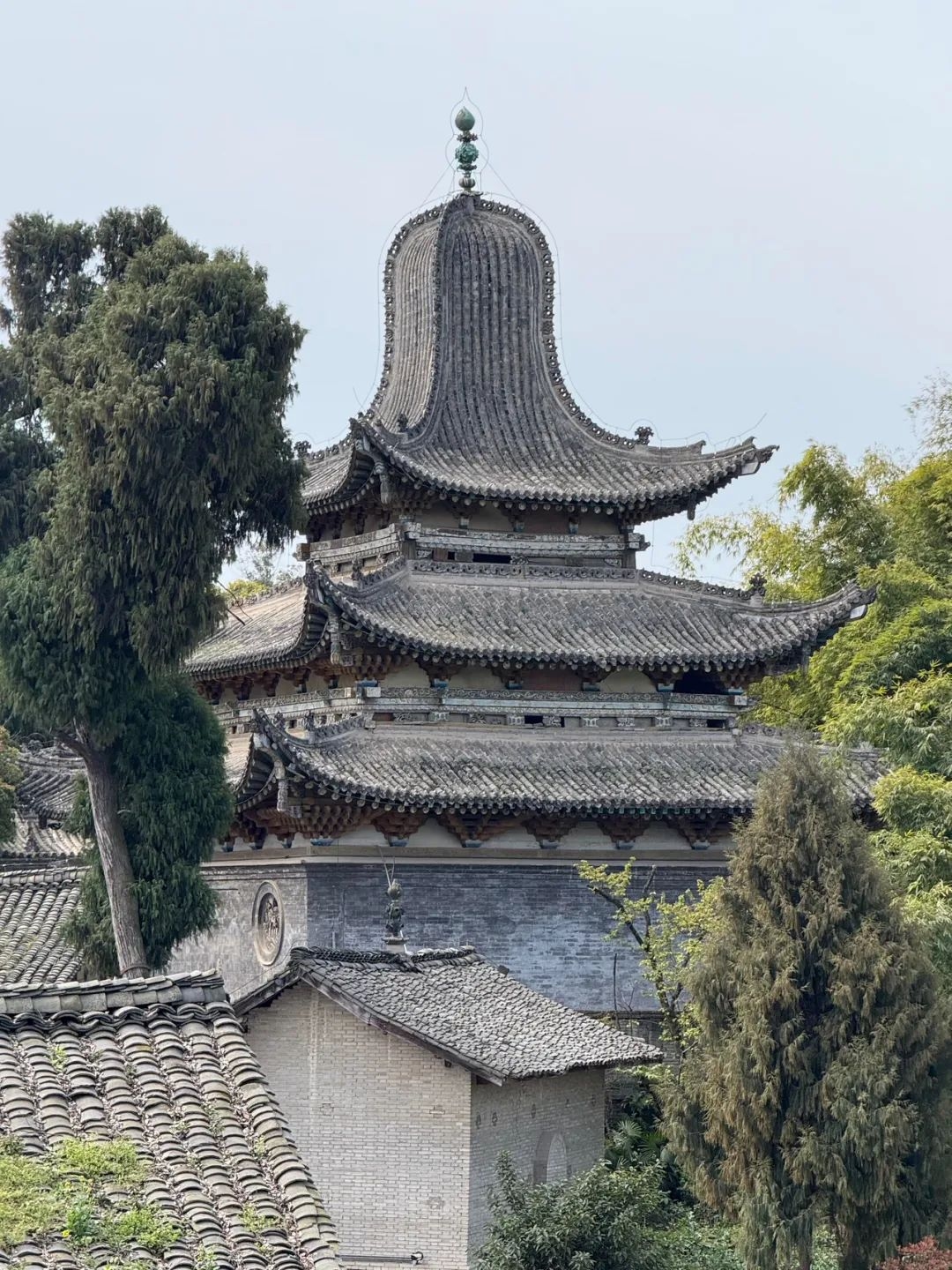 宝子们！你敢信？阆中除了超有名的古城，居然还私藏了个巴巴寺这等 “神仙” 地儿！