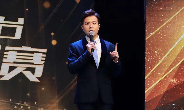 “学历在生存面前一文不值”。他是，一毕业就拿到了湖南新闻类主持节目，成为电台主播