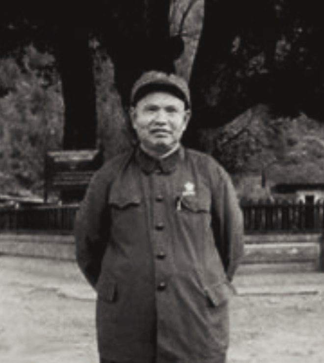 抗战时，八路军王耀南忽看到日军纷纷脱下土黄色外衣，露出和地貌完全不搭的白衬衣进攻