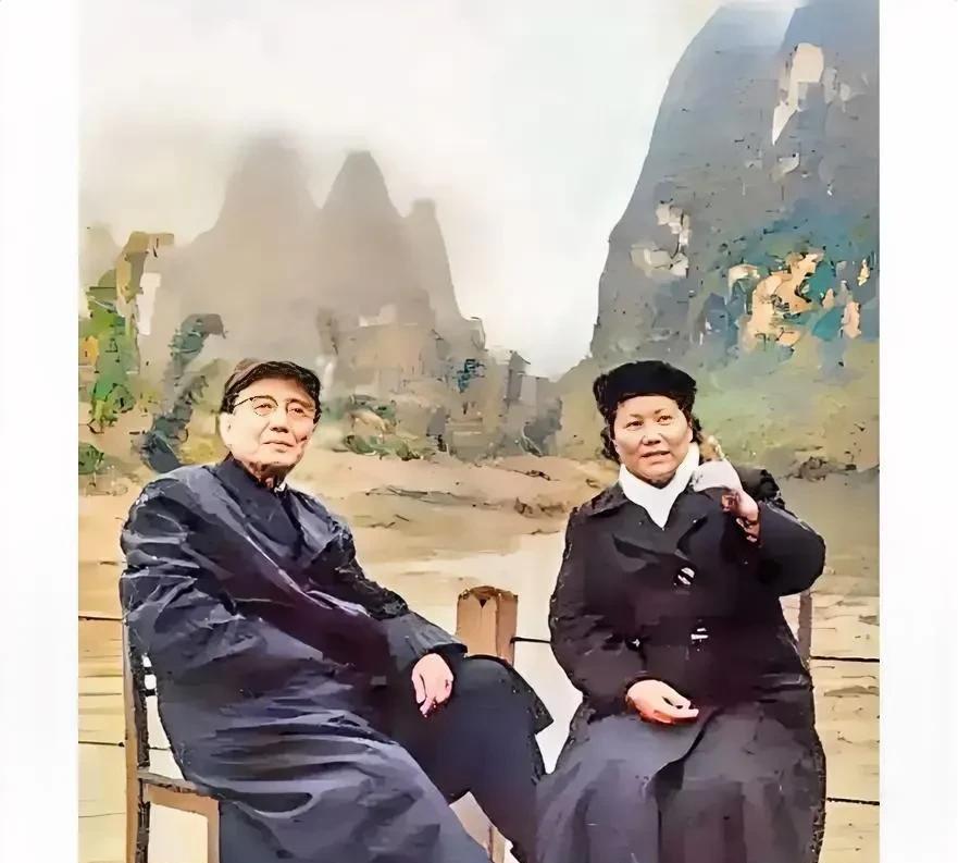 郭沫若老照片: 与第三任老婆于立群合影。这张照片拍摄时间是上世纪六十年代初期，当