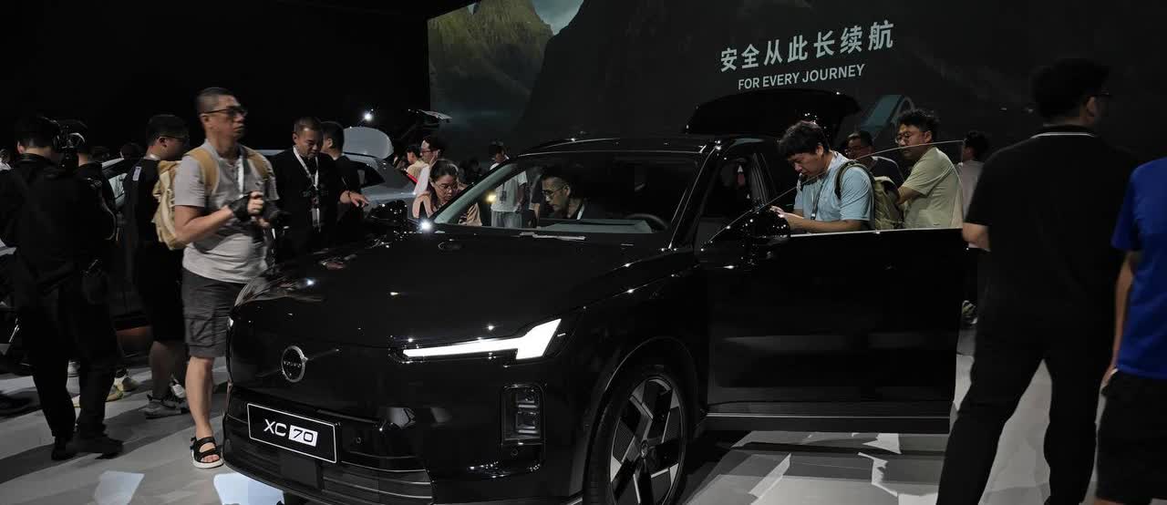 今晚全新沃尔沃XC70亮相并开启了预售，预售价29.99-32.99万元
新车