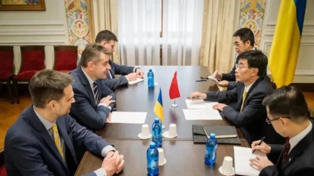 乌克兰外交部近日紧急召见中国驻乌大使马升琨，就俄乌冲突相关事宜交流。乌方称掌握“