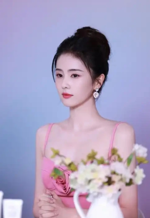 演员白鹿说：“我确实是专科毕业，我那个专科是5年制的，我一直都不避讳这一点，这也