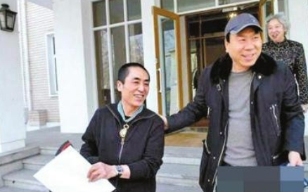 有一次，《满城尽带黄金甲》的制片人张伟平在媒体面前公开表示：“我已经忍周润发很久