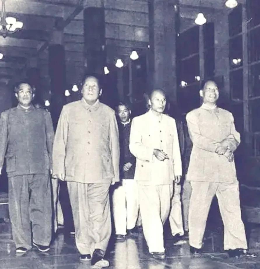 1959年9月14日，新中国当时最大的铁路客运站北京站刚建成。转天一大早，毛主席