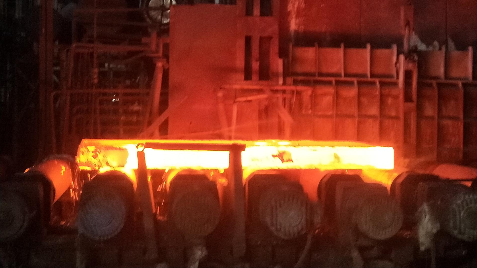 Q390GJC钢板因其优良的化学成分和力学性能，被广泛应用于桥梁、建筑、矿山机械等领域