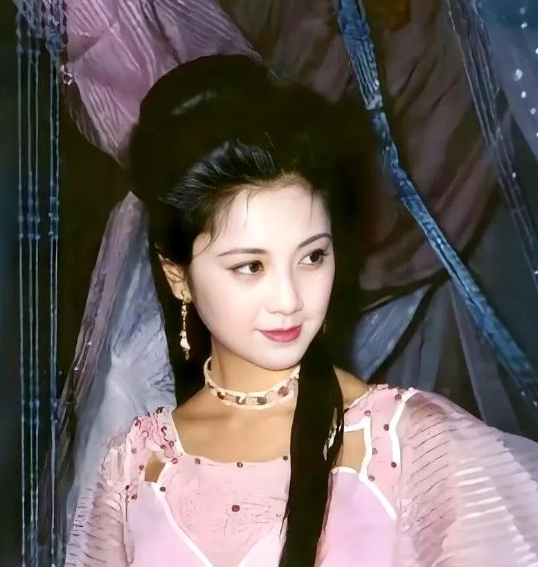 这才是典型的中式美女，
这长相永不过时！