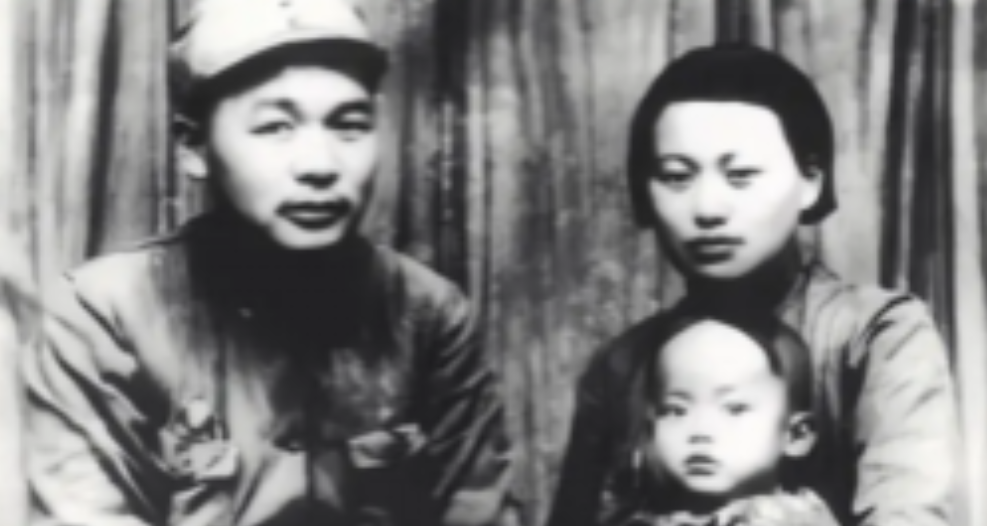 1947年名将徐海东到大连疗养，两位医学专家为他检查，发现他的肺部已经大部分坏死