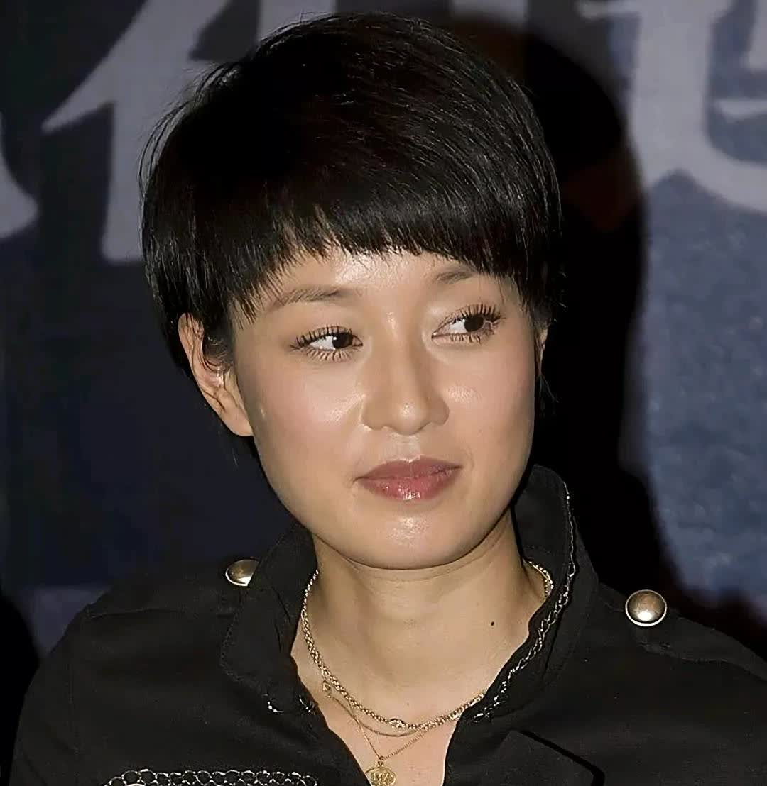 在一档节目里，郭德纲好奇地问马伊琍：“听说你嫁给文章前，结过一次婚还生了儿子？”