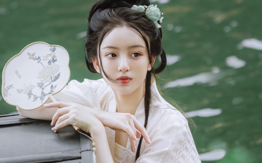 重生后我避开了负心人，嫁给了为我殉情的痴情种，可新婚夜，他却在我枕下放了把刀