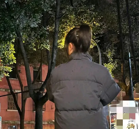闺女给我明确表示，如果还是只给 2,000 块钱生活费的话，大学她就读不下去了。