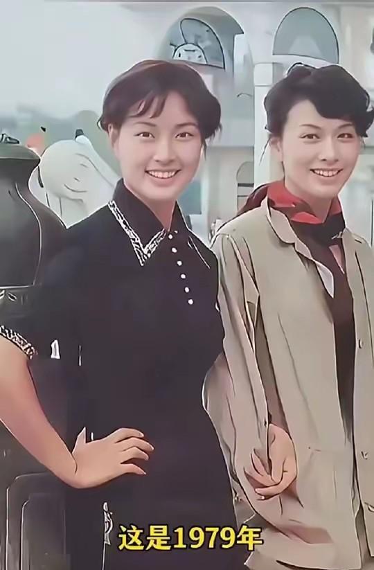 45年前，刘晓庆她们的衣服，
穿在今天的美少女身上，
依然是时髦前卫的。