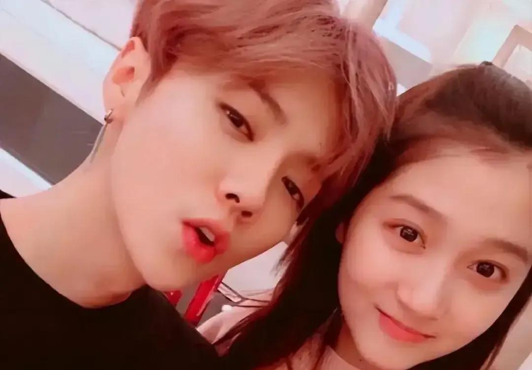 鹿晗和关晓彤，真让人搞不懂。
鹿晗都35岁的中年人了，居然对结婚也没有一点幻想，