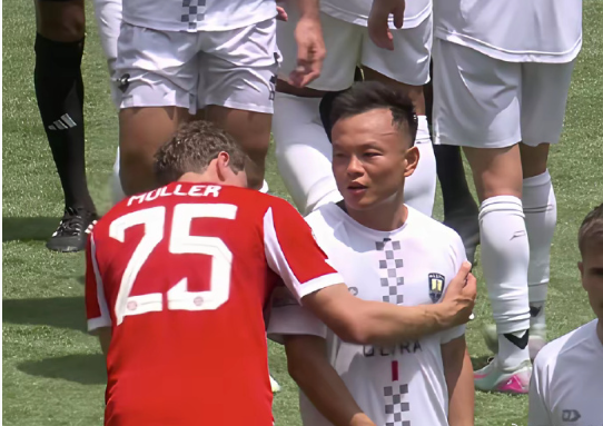 参加世俱杯的中国球员周通找穆勒换球衣遭拒，很没面子？

​并非被穆勒轻视，不是拜