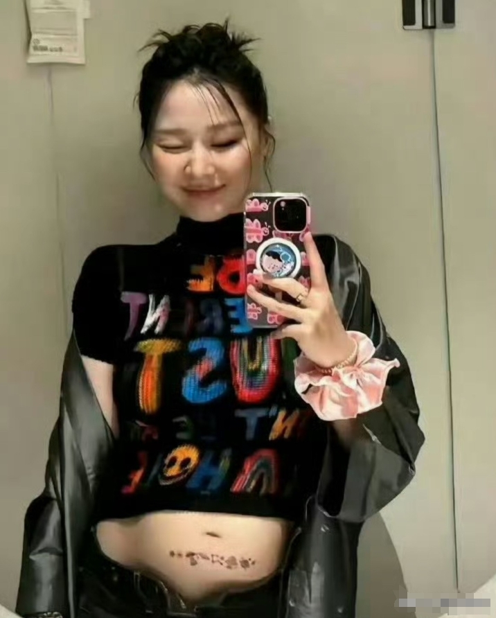 被金靖孕照惊艳到！

状态好好啊
怀孕七个多月
四肢依旧纤细
粉丝们纷纷留言：“