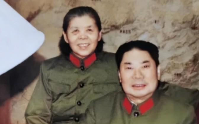 1990年，79岁的杨得志新婚，迎娶了石莉，结婚当晚，杨老将军握着石莉的手，动情