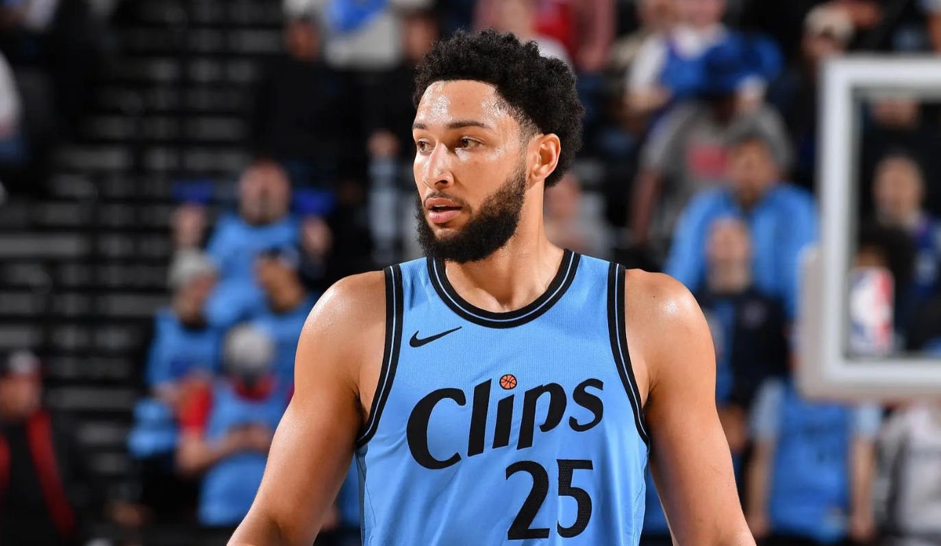 据Hoops Alerts报道，自由球员本-西蒙斯预计将加盟凯尔特人。
西蒙斯现
